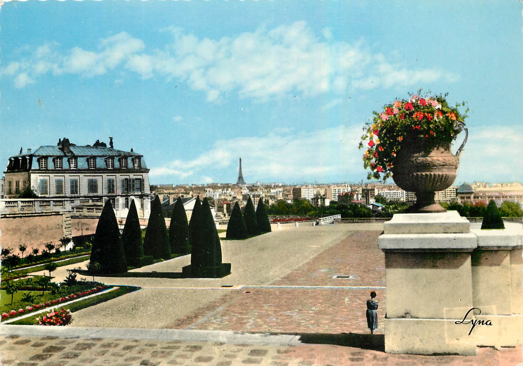 CPM Saint Cloud Haute de Seine Le Parc Vue generale vers Paris 