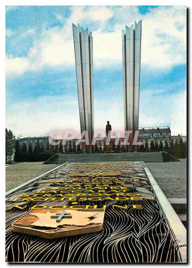 CPM Paris esplanade du 25 Aout 1944 monument eleve a la memoire du general Philippe Leclerc de Haute