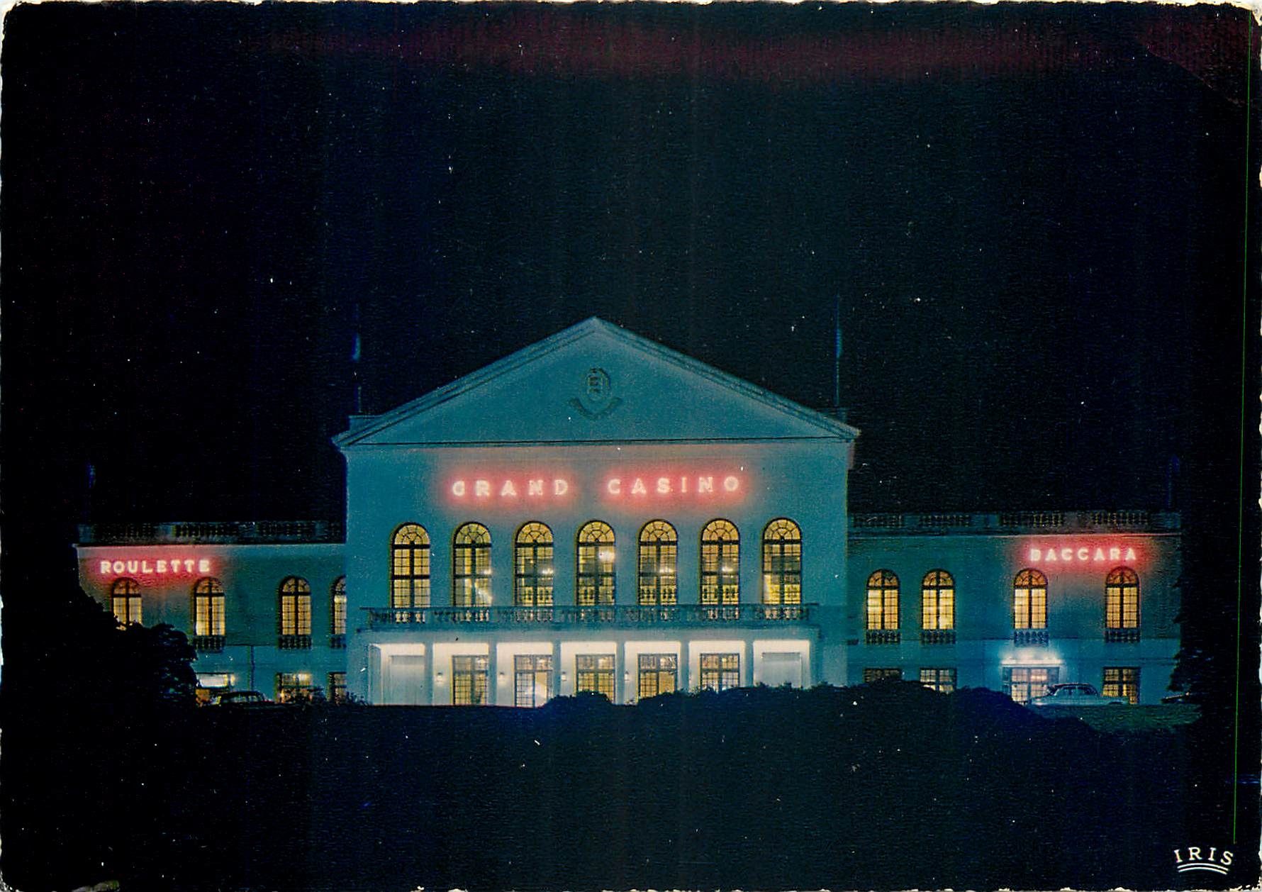 CPM Forges les Eaux S M Station Thermale Boule Roulette Baccara Banque Toute l'annee le Grand Casino
