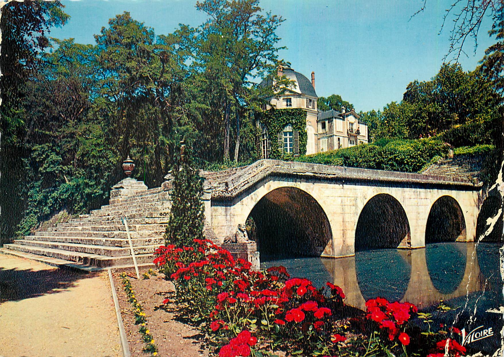 CPM Les Merveilles du Val de Loire Chateauneuf sur Loire Loiret Dans le PArc du Chateau la rotonde a