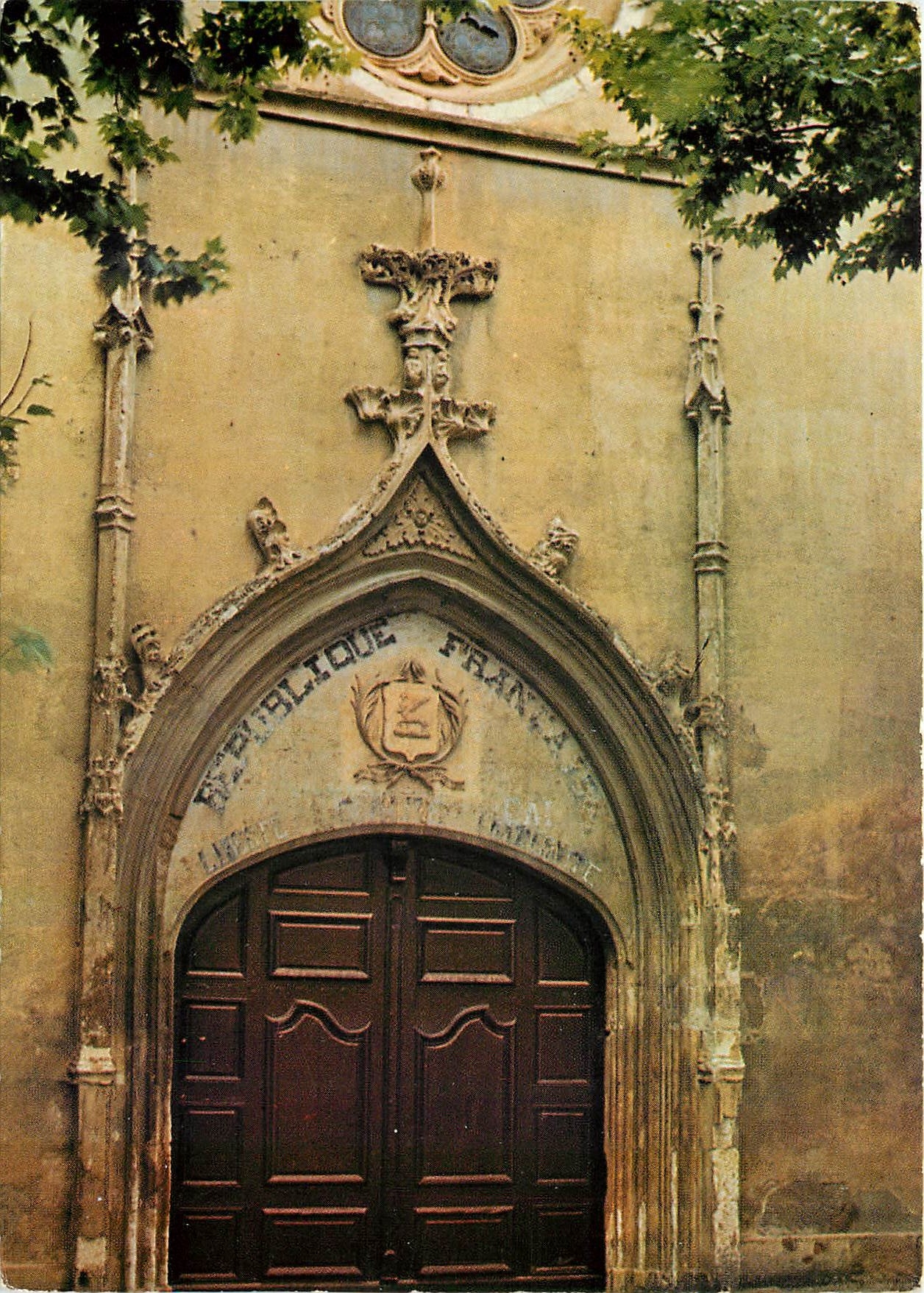 CPM Aups Var le Portail de l'eglise eglise gothique du type meridional XV siecle 