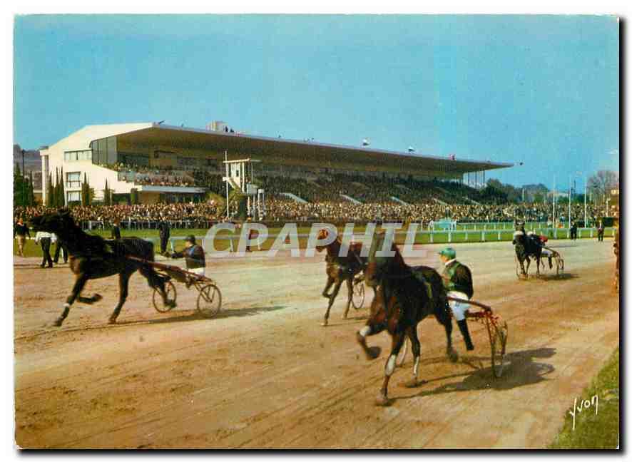 CPM La Cote d'Azur miracle de la nature Cagnes sur Mer A M le Champ de Courses Chevaux