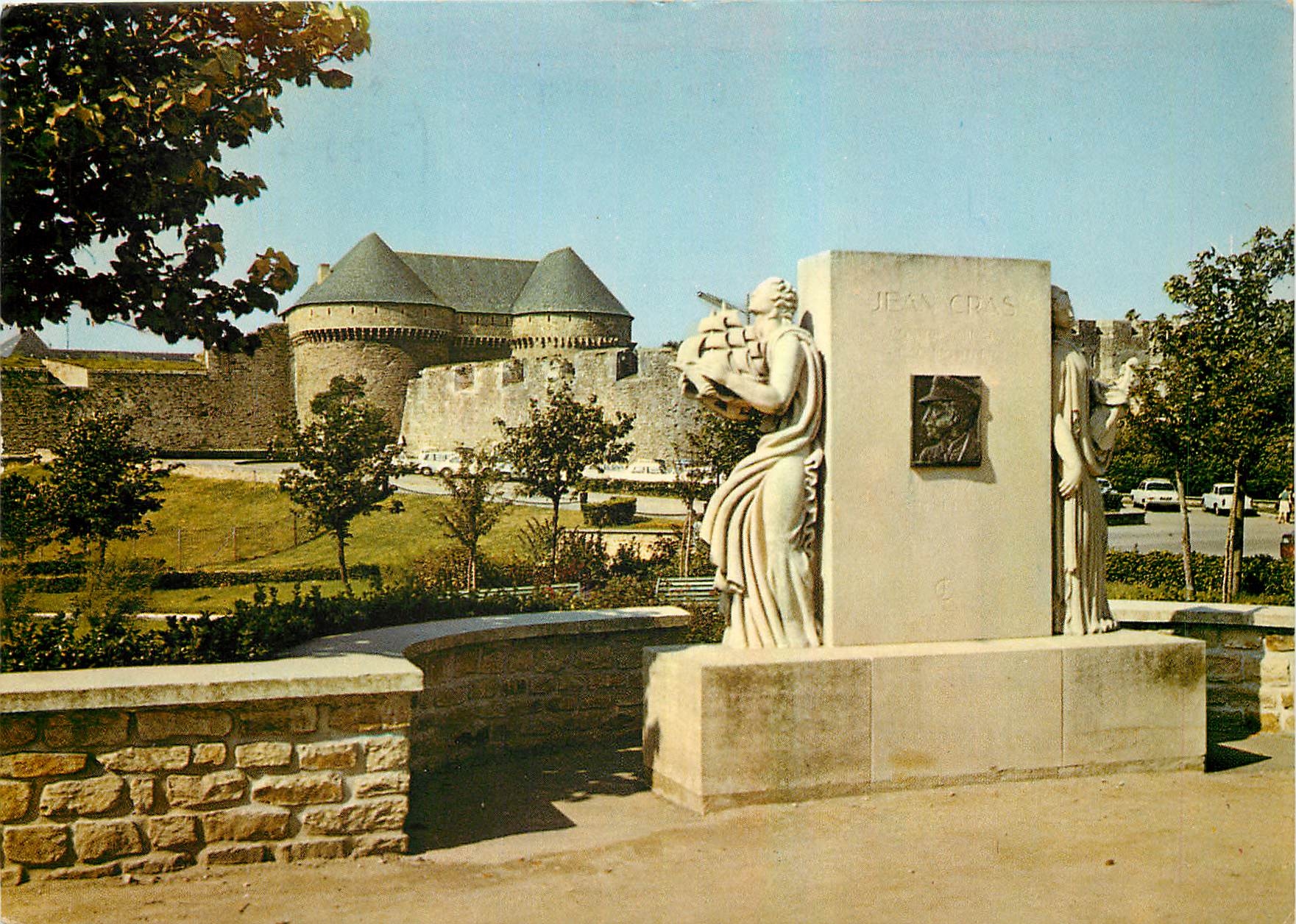 CPM Brest Nord Finistere le Chateau et le Monument de l'Amiral Cras 
