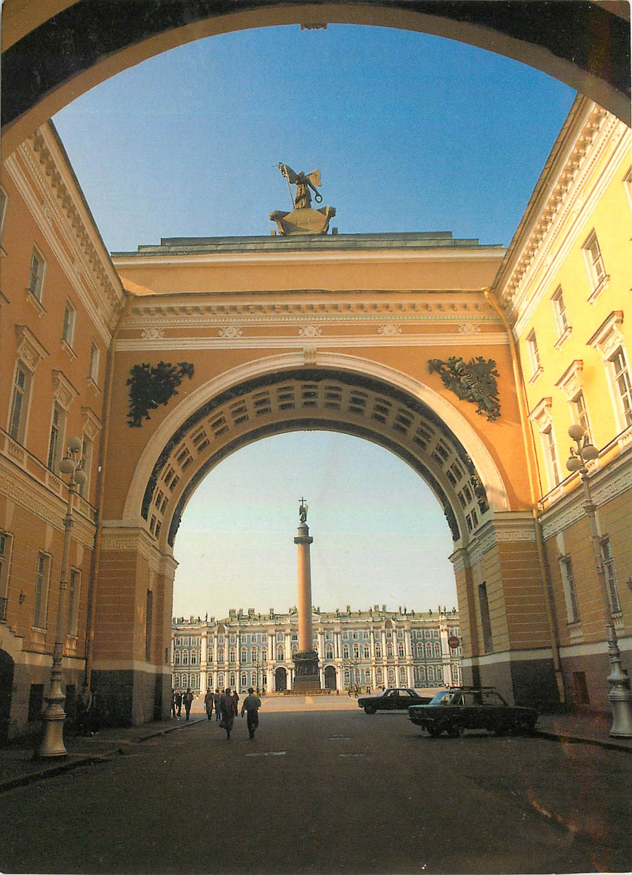 CPM Vue sur la Place du Palais et la colonne Alexandre depuis l'arche de l'Etat Major 