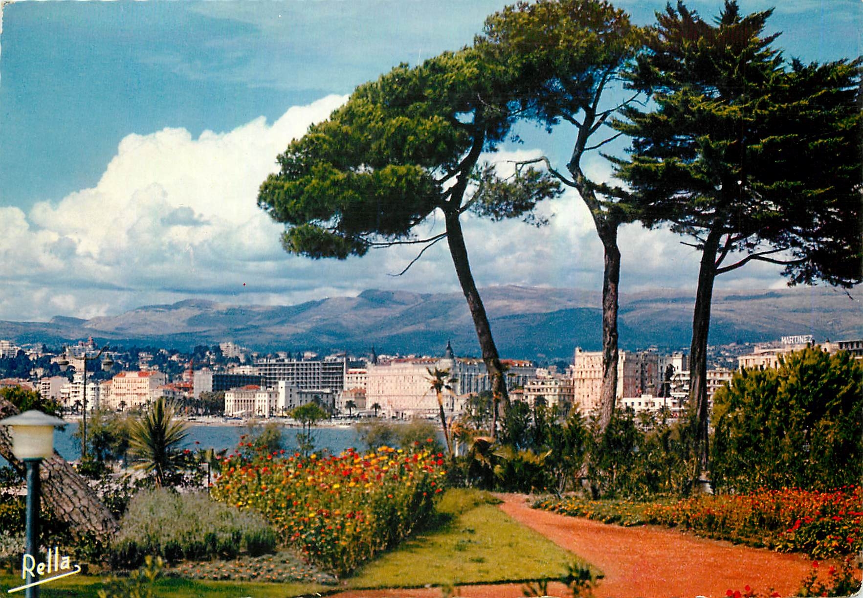 CPM La Cote d'Azur Cannes A M Les Grands Palaces de la Croisette vus du Marly 