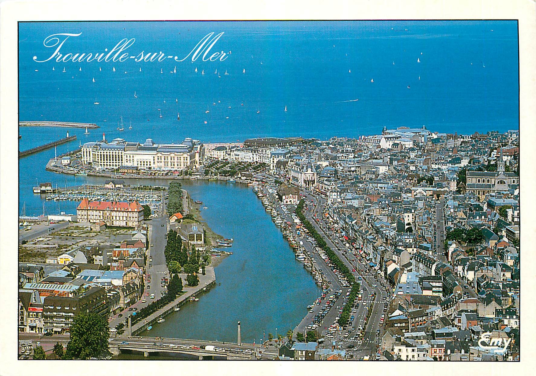 Trouville-sur-Mer — vue aérienne du port et de la ville — Éditeur Envy
