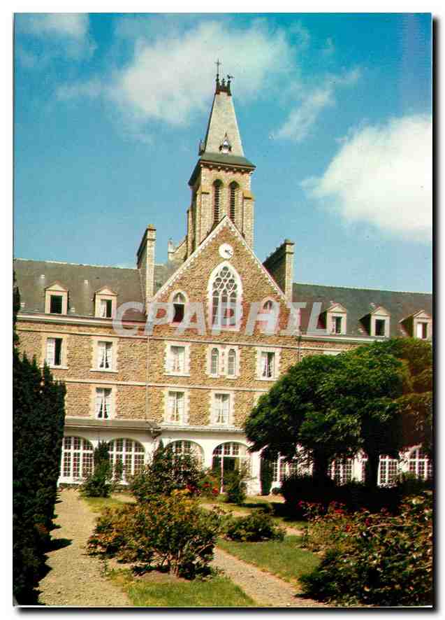 CPM Maison Mere des Soeurs de l'Immaculee Saint Meen le Grand La cour interieure 
