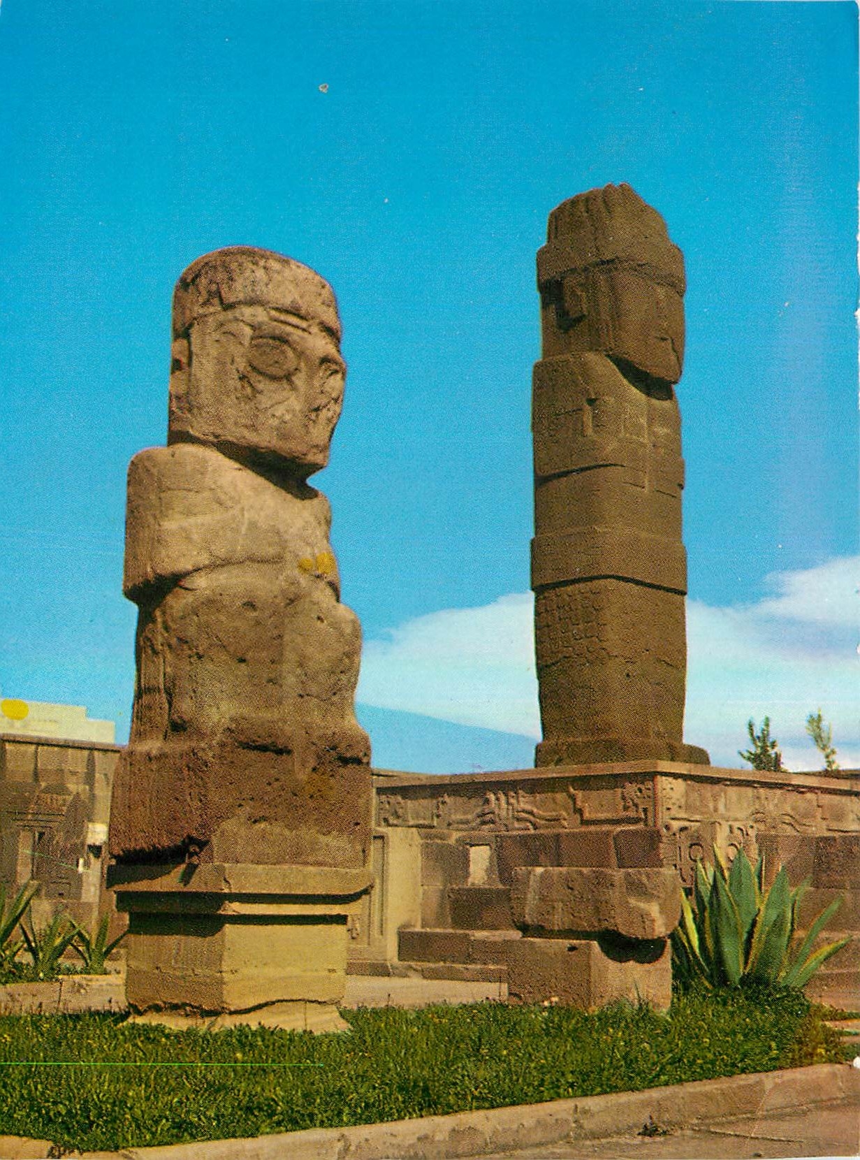 CPM Monolitos en el Templete Tiahuanacota La Paz Bolivia 