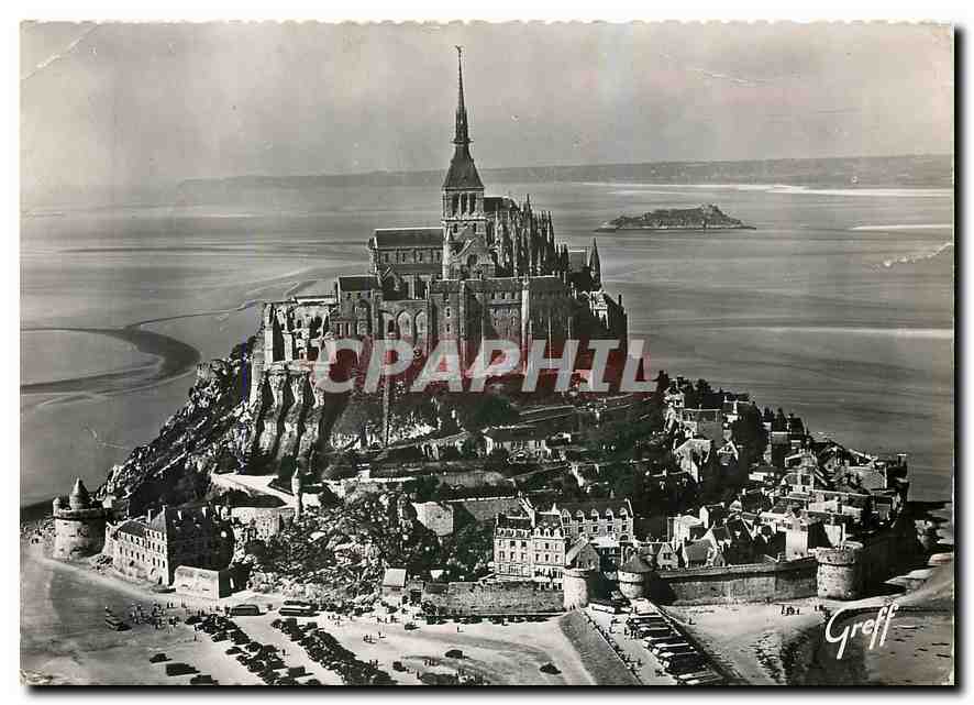 CPM En Normandie Le Mont Saint Michel Manche Vue generale du Mont prise en avion