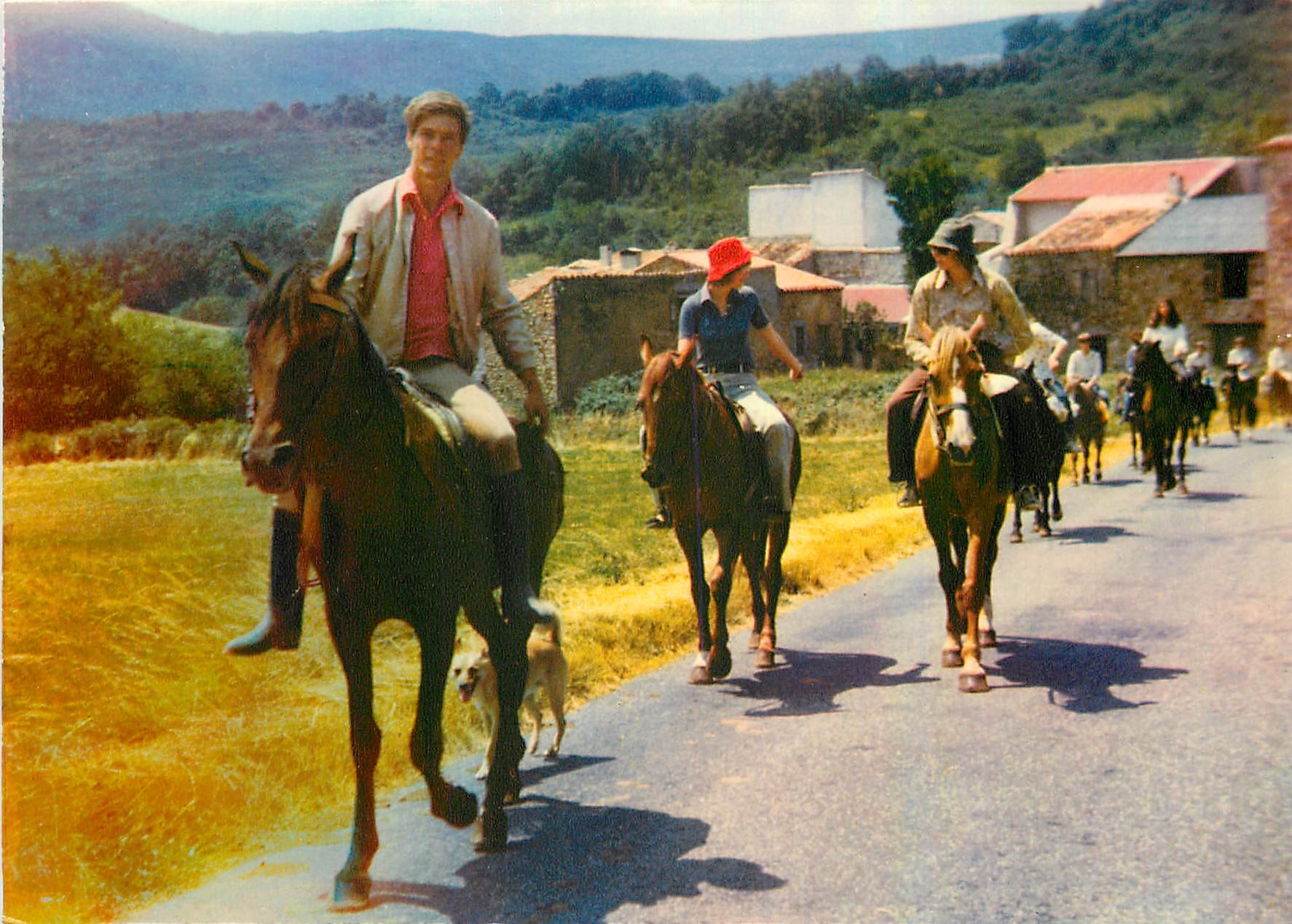 CPM Cubieres Aude Promenade a Cheval Les Joncquieres 