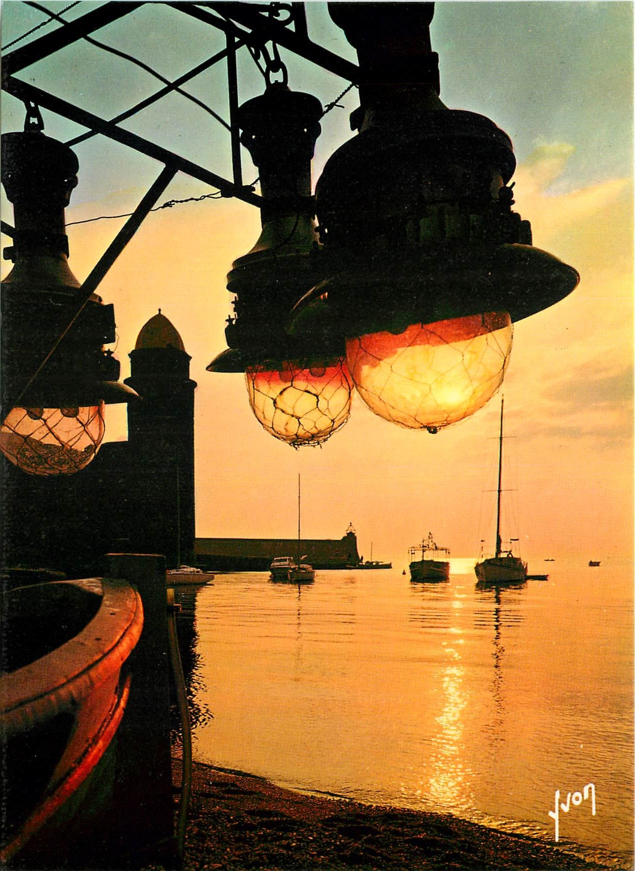 CPM Couleurs et Lumiere de France Collioure Pyrenees Orientales Lever du jour sur le Port 