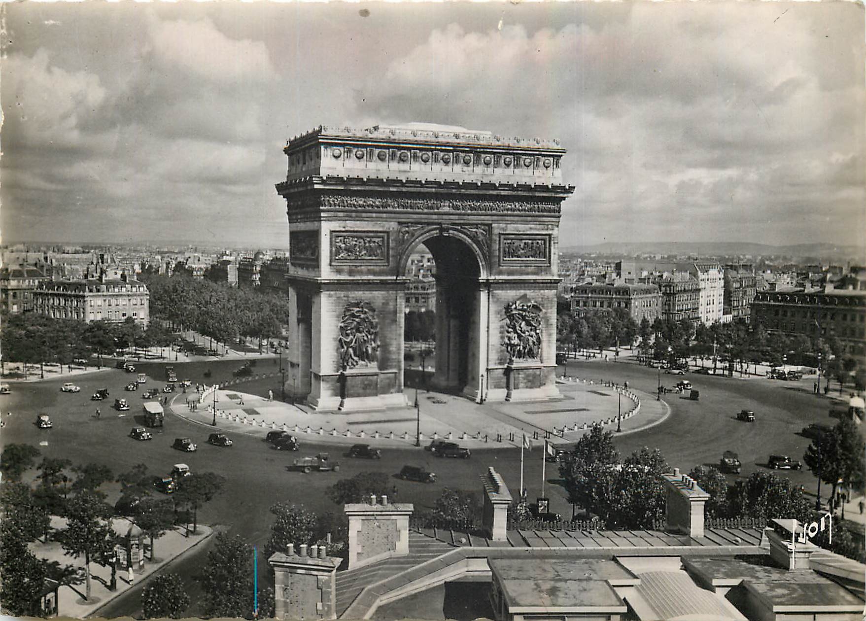 CPM Paris en flanant L'Arc de Triomphe et place de l'Etoile 