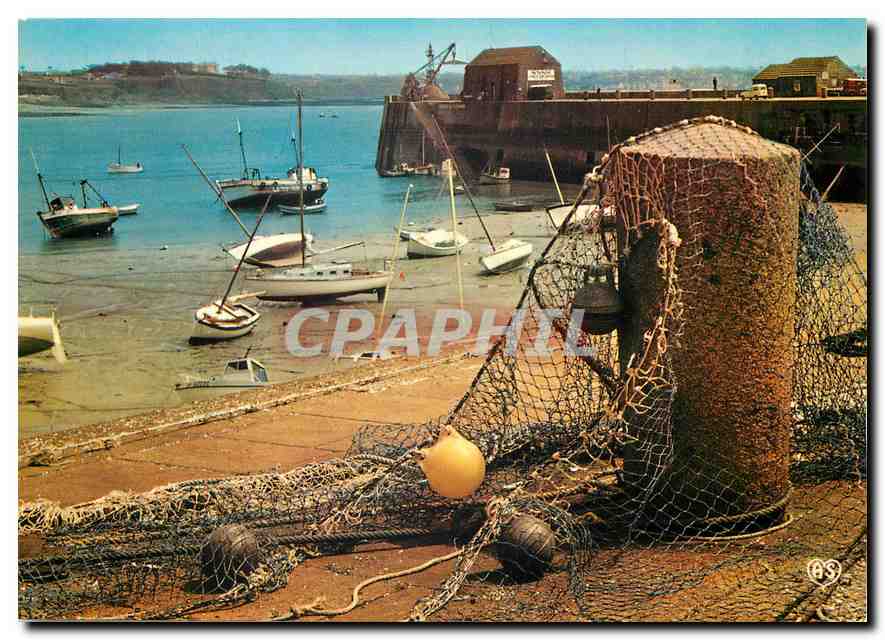 CPM Granville Manche Le Port et la Jetee a mer basse 