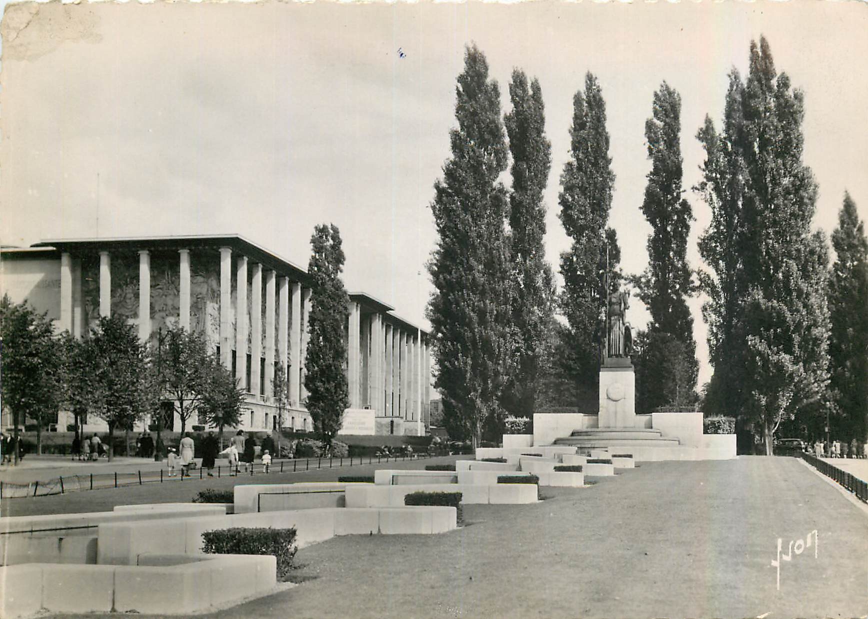 CPM Paris en flanant La Porte Doree Le Musee des Colonies et la Cascade 