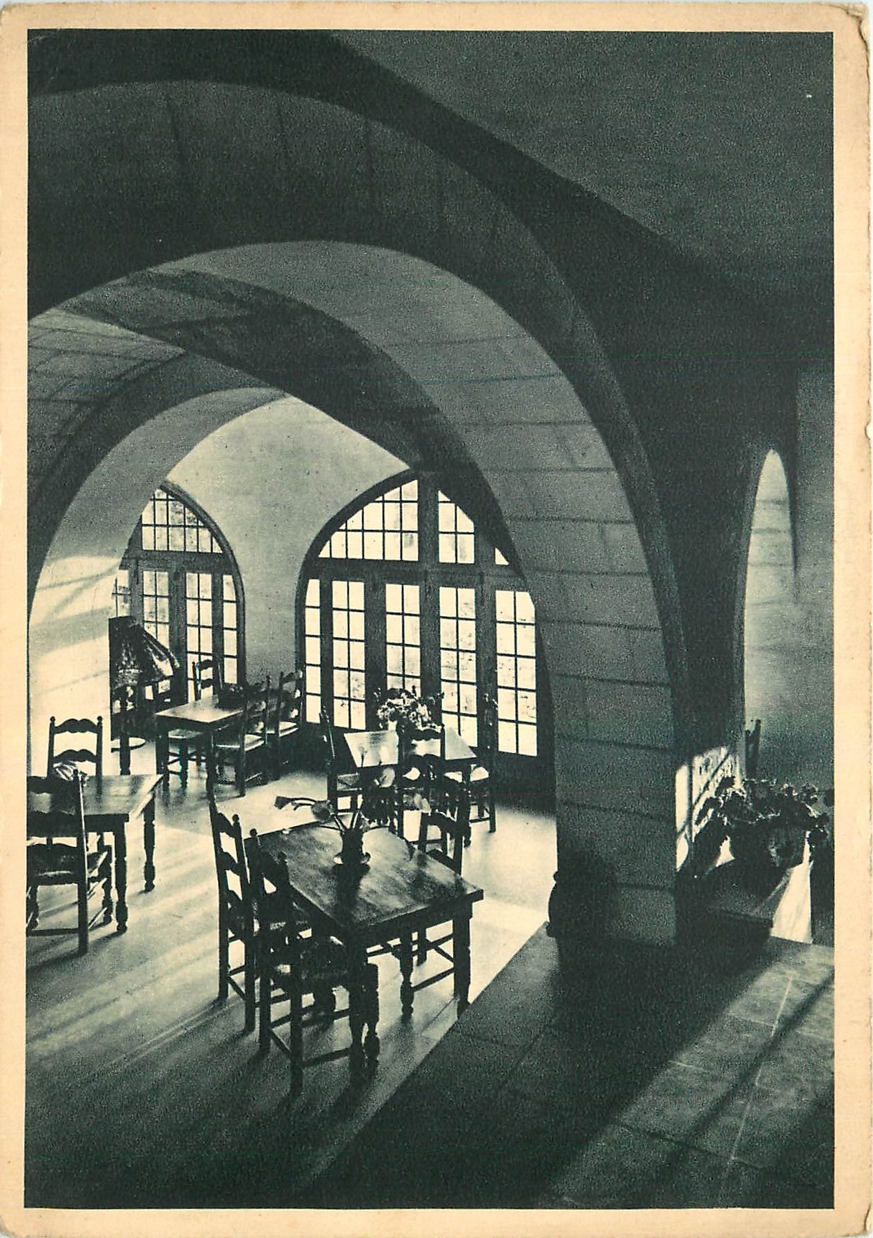 Salle à manger sous voûtes — Restaurant Bautezar — Photo Barral, Nancy