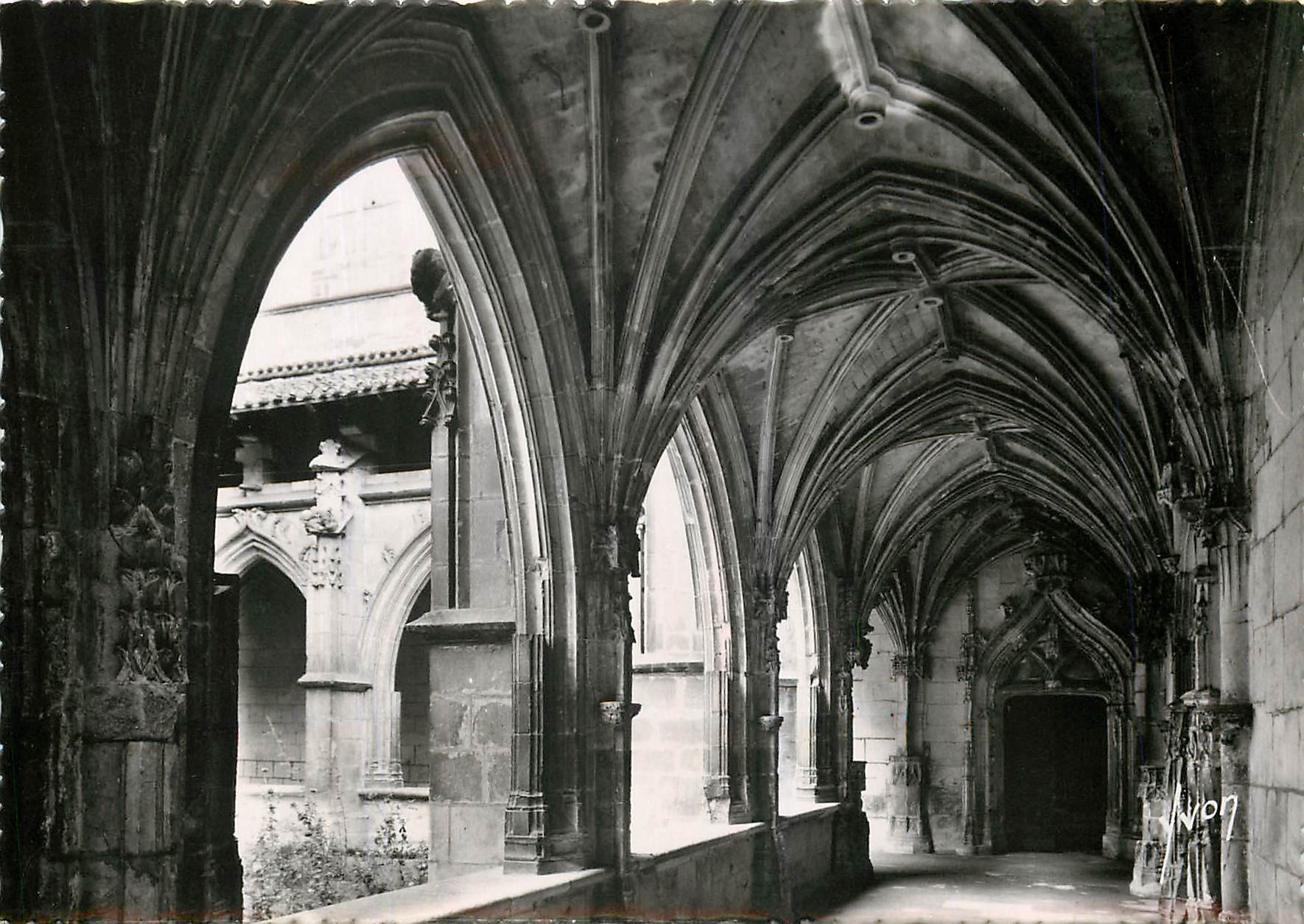 CPM Cahors Lot La Cathedrale Galeries du cloitre 