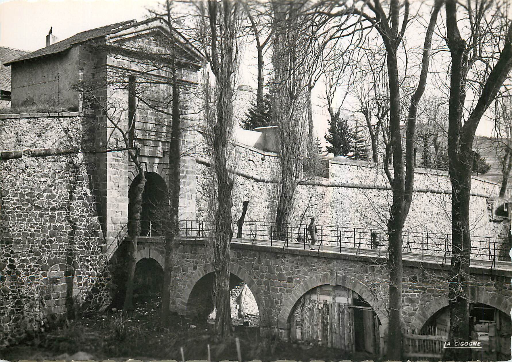 CPM Mont Louis Pyr Or Porte de France 
