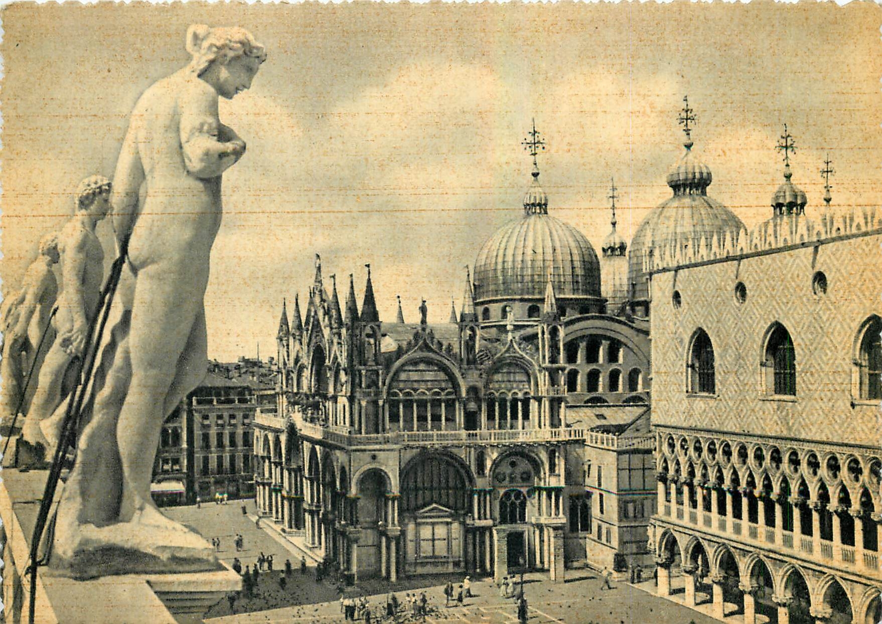 CPM Venezia Basilique de S Marco et le Palais Ducal 