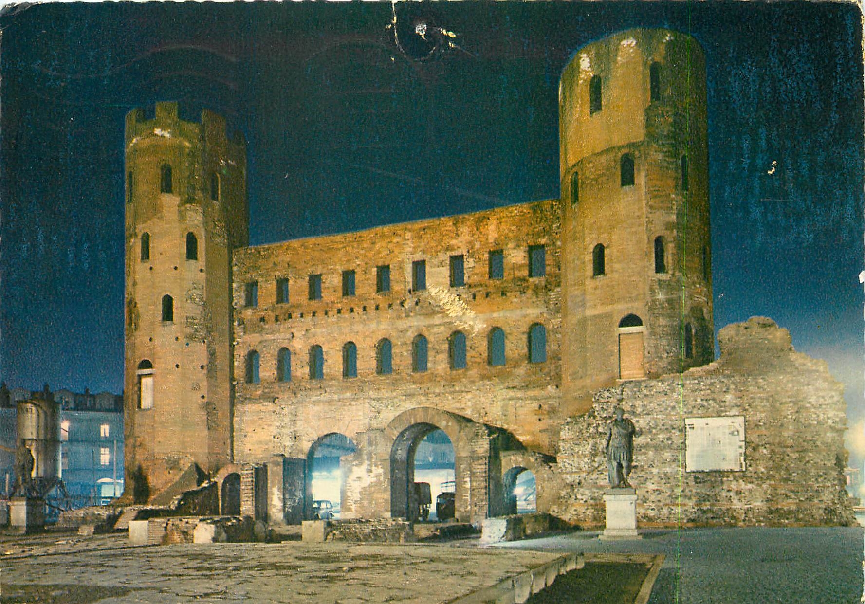 CPM Turin la nuit Les Tours Palatines 