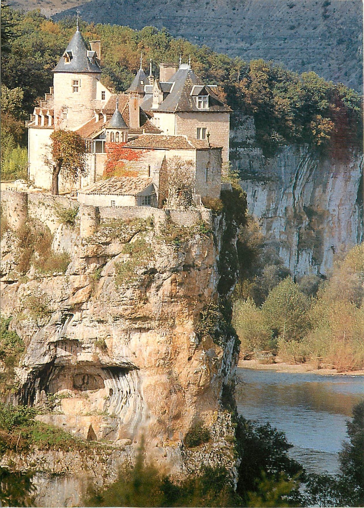 CPM La Vallee de la Dordogne Chateau de Belcastel 