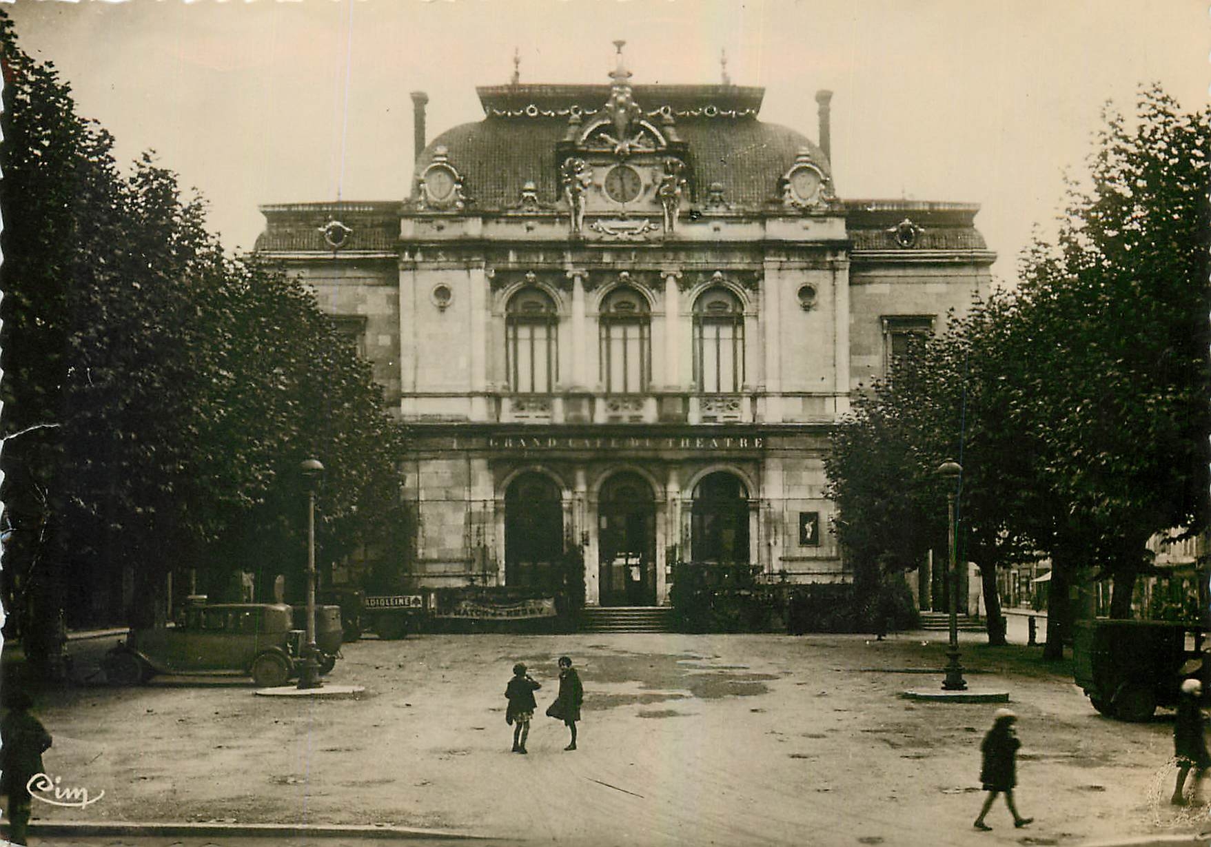 CPM Lons le Saunier Jura Le Theatre 
