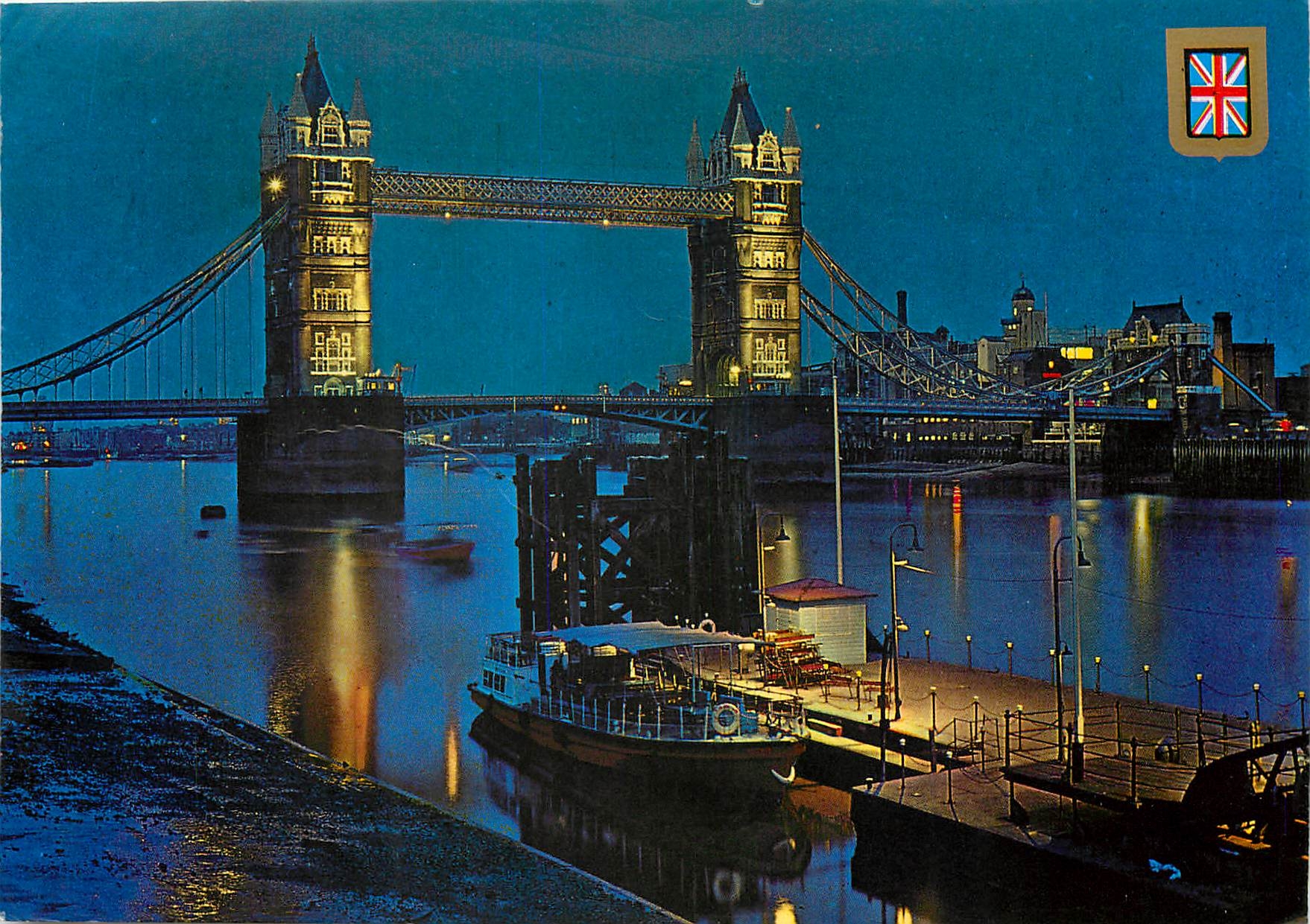 CPM London Vue nocturne du Pont de la Tour et fleuve Tamise 