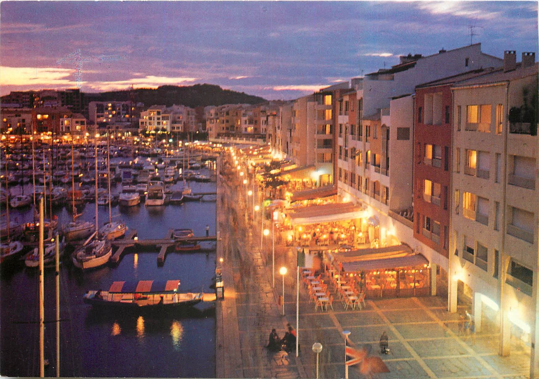 CPM Le Cao d'Agde Herault Le Port la nuit 