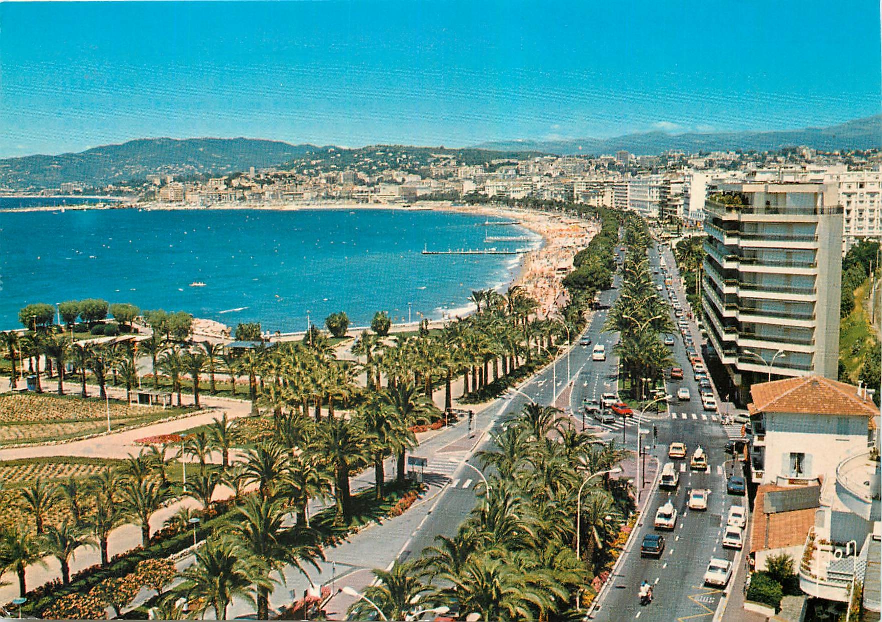 CPM La Cote d'Azur Cannes Alpes Maritimes La Roseraie la Croisette et le Suquet 