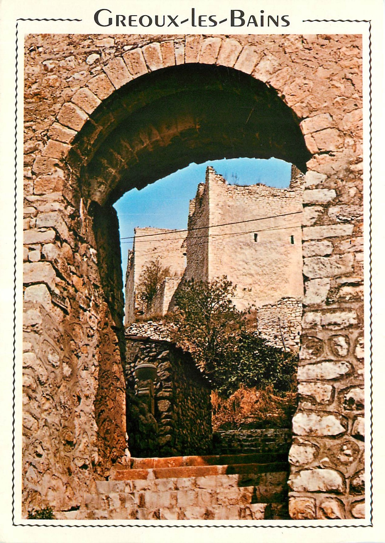 CPM Greoux les Bains Alpes de Haute Provence Ruines du Vieux Chateau 