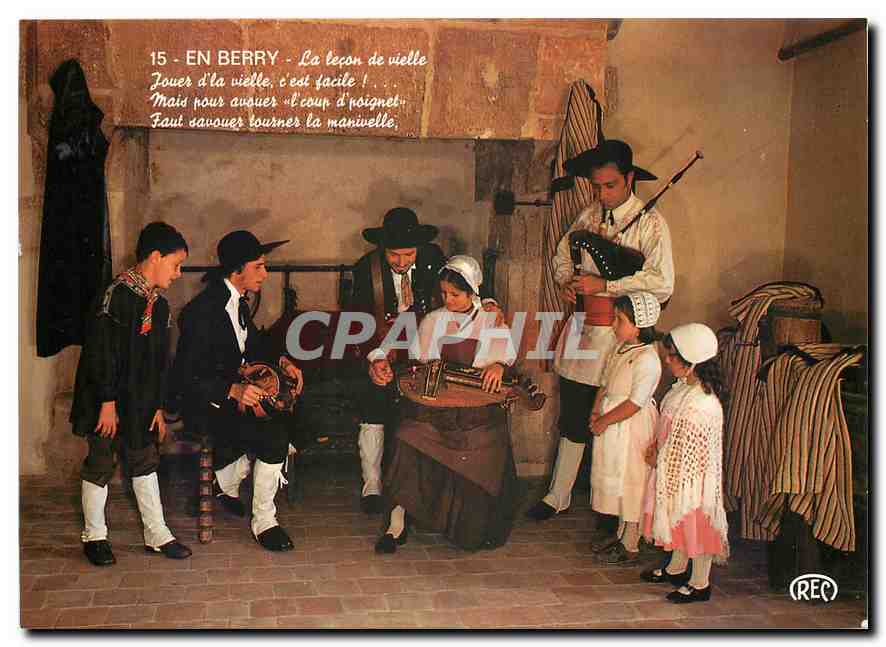 CPM Carte realisee a l'interieur du Chateau de Chabnet Indre avec le concours du groupe folklorique 