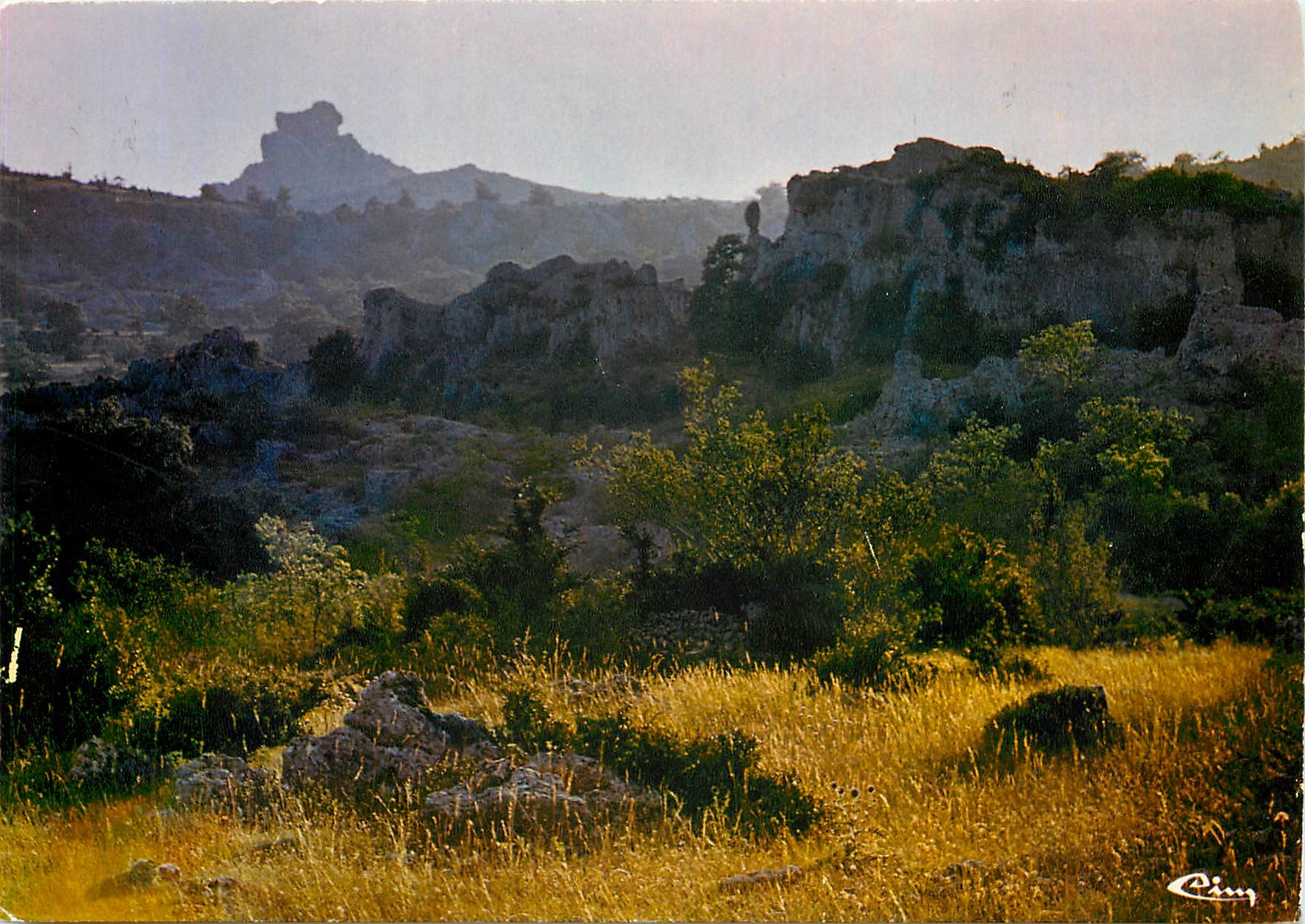 CPM Aveyron pittoresque Coucher de soleil sur les rochers du Larzac 