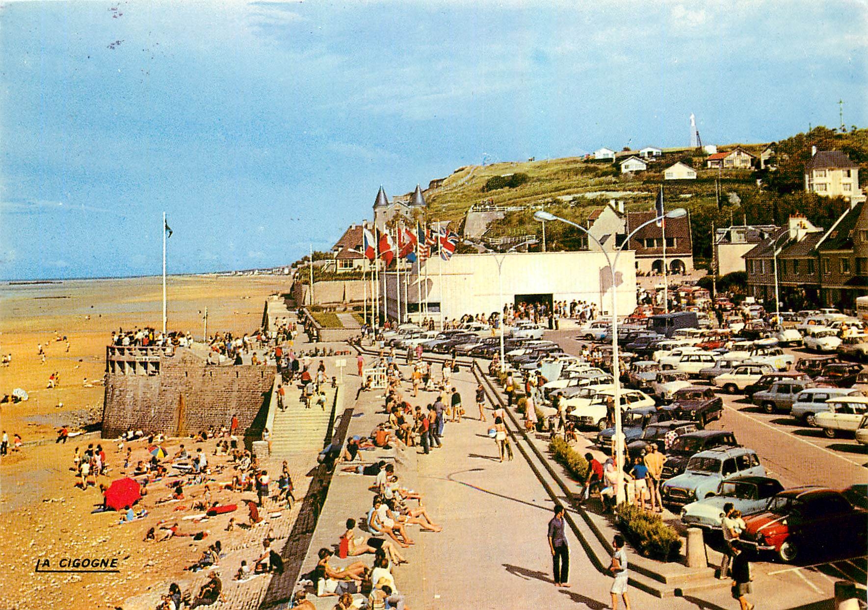 CPM Normandie France Arromanches Plages 
