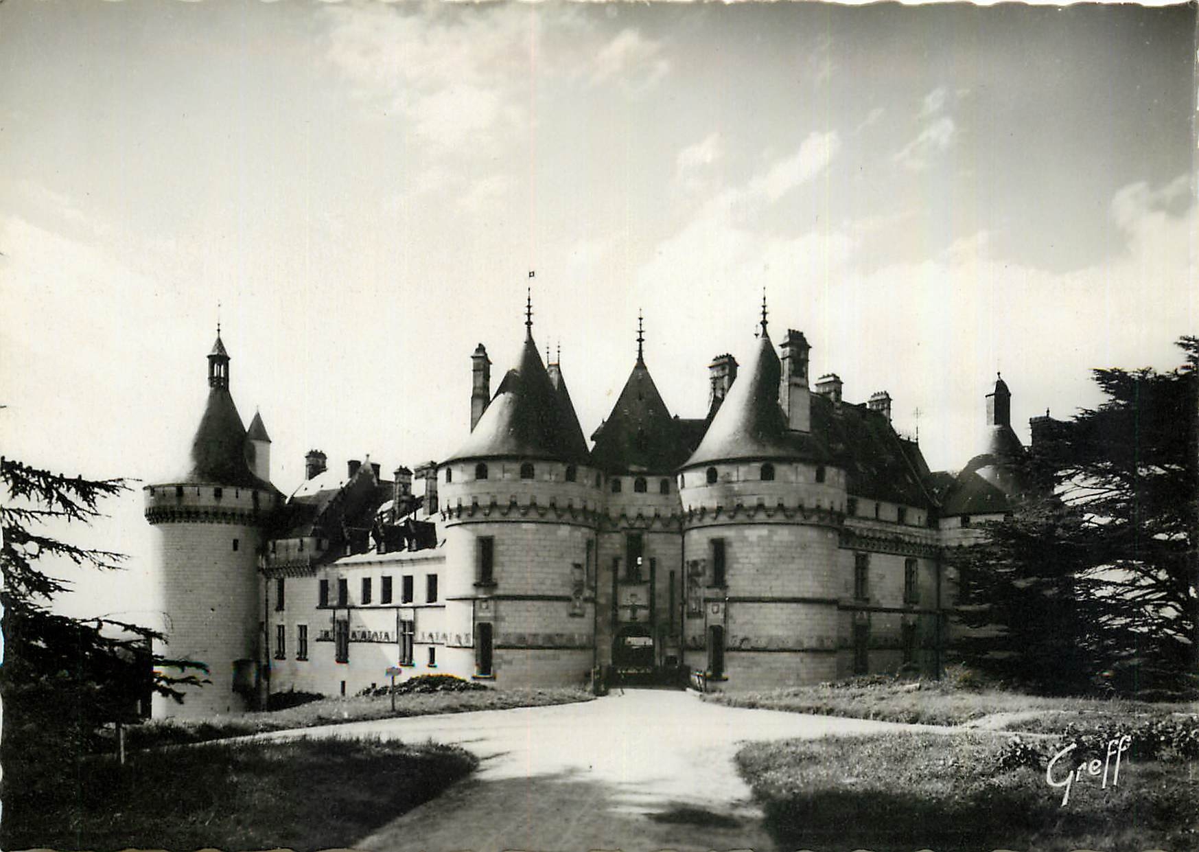 CPM En Touraine Chaumont sur Loire Le Chateau 
