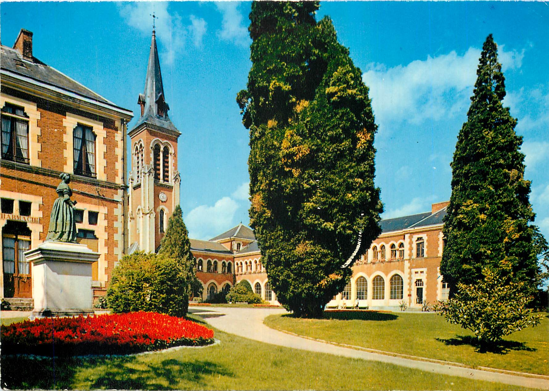 CPM Bourbon Lancy Thermal S et L Hopital d'Aligre et sa fondatrice la Marquise d'Aligre 