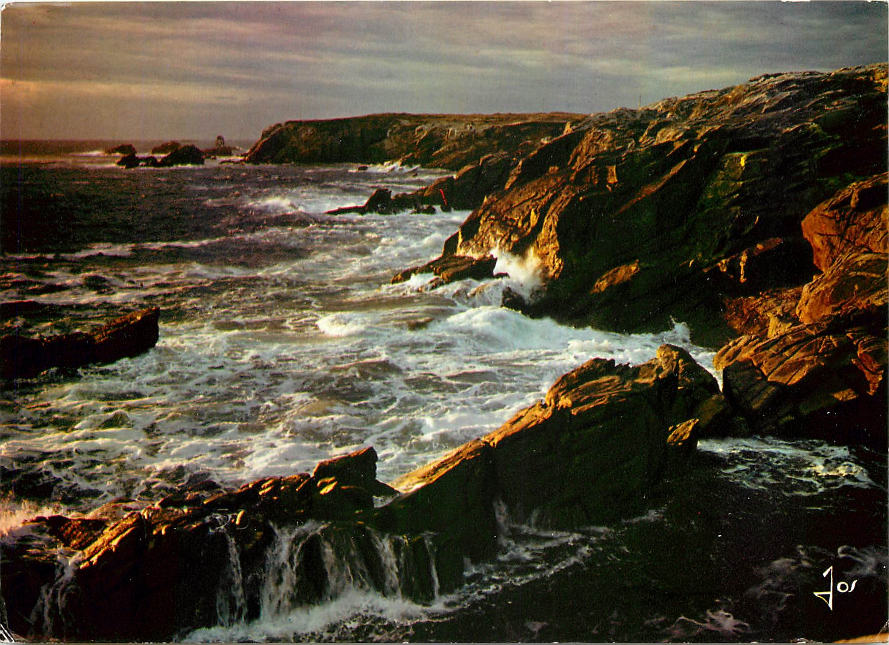 CPM La Bretagne en Couleurs Cote de Bretagne Dernier ferlet de soleil sur les rochers 