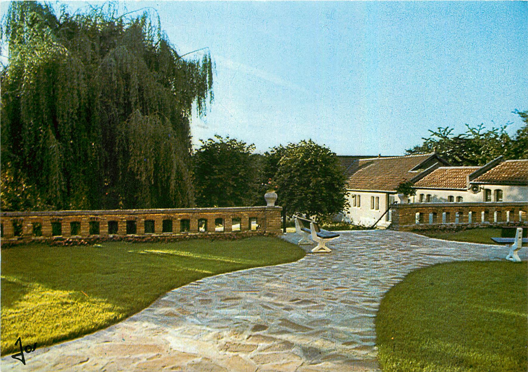 CPM Ermitage Sainte Therese Rue de la Martiniere Chaville