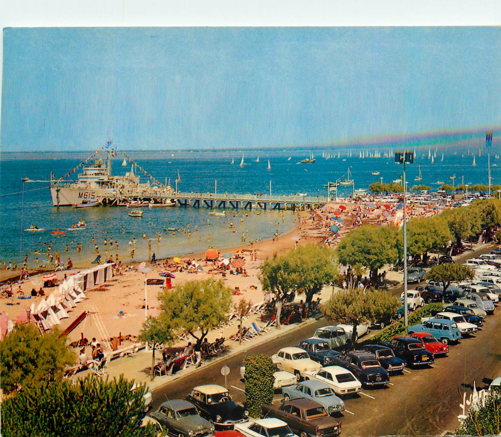 CPM Couleurs et Lumiere de France Arcachon Gironde Boulevard Veyrler Montagnieres la Plage et la Jet