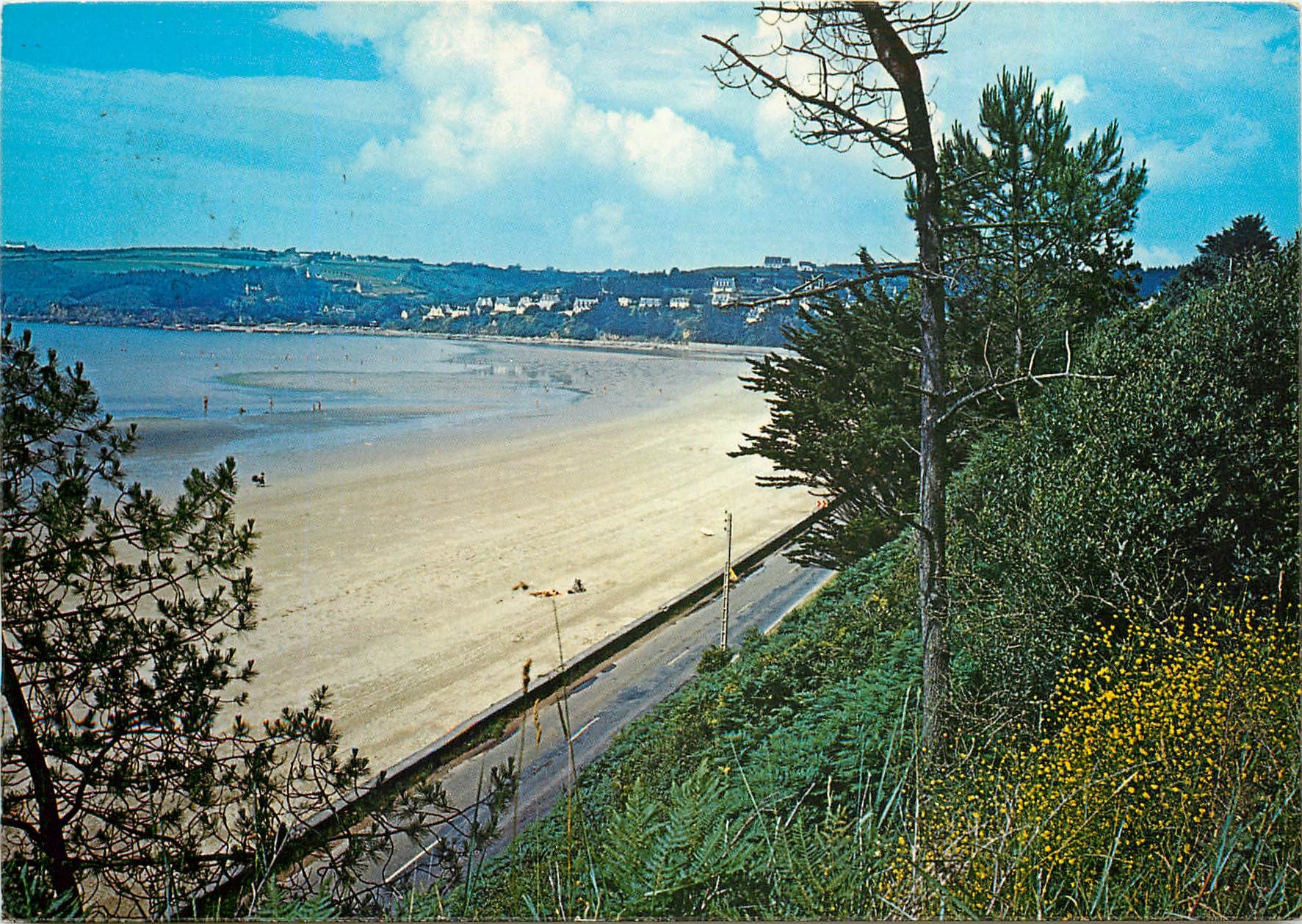 CPM Saint Michel en Greve C du N Perspective sur la Plage 
