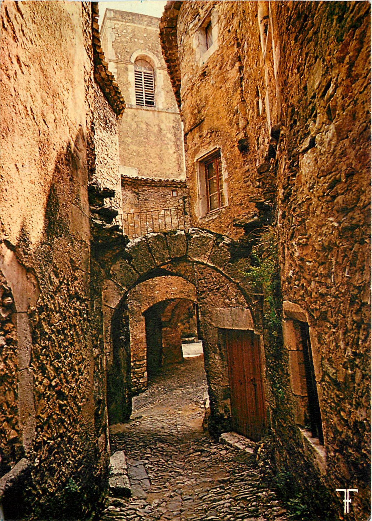 CPM Bas Vivarais Saint Montan Venelle ancienne a arc boutant 