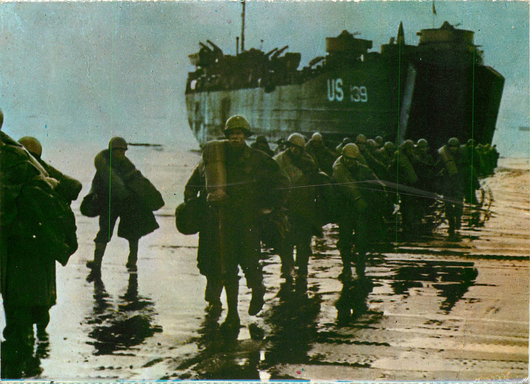 CPM Debarquement en Normandie Le Ravitaillement des Allies est debarque dans le Port restaure du Hav