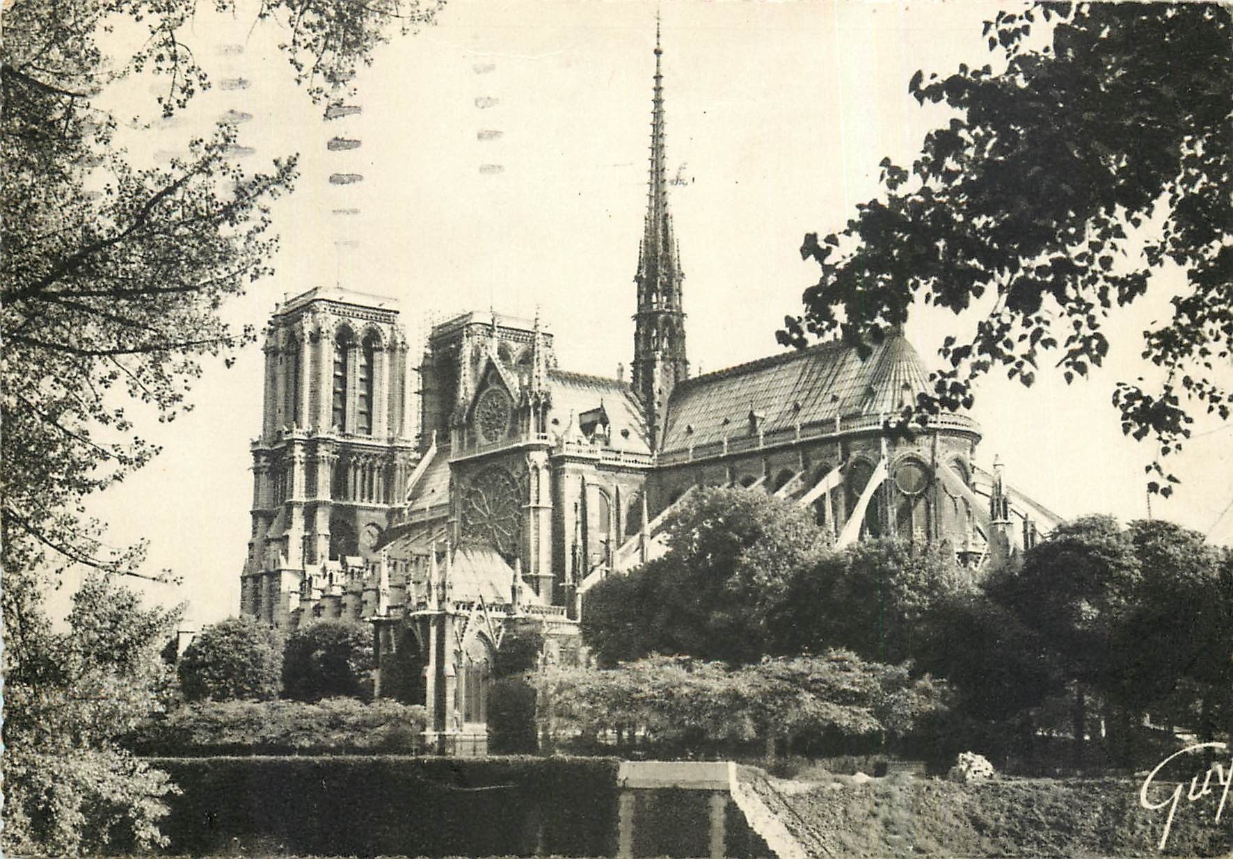 CPM Paris et ses Merveilles Cathedrale Notre Dame vue du sud est 
