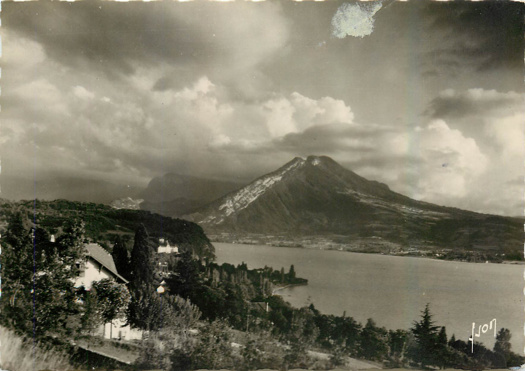 Environ d'Annecy (Hte-Savoie) — Le lac à Menton et le massif des Bauges — éditeur 'Les Éditeurs d'Art Yvon' n° I.B. 4590