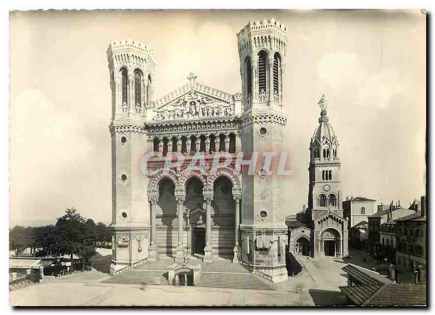 CPM Lyon Basilique de N D de Fourviere et ancienne chapelle 