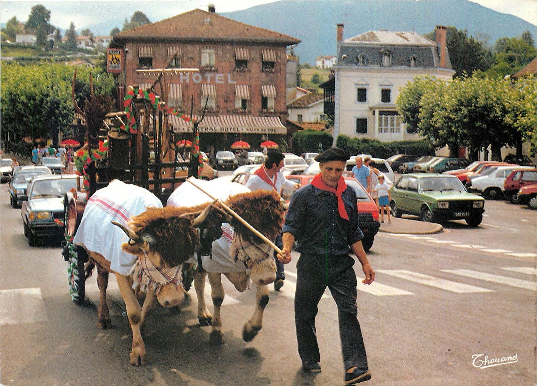 CPM Pays Basque Attelage un jour de fete 