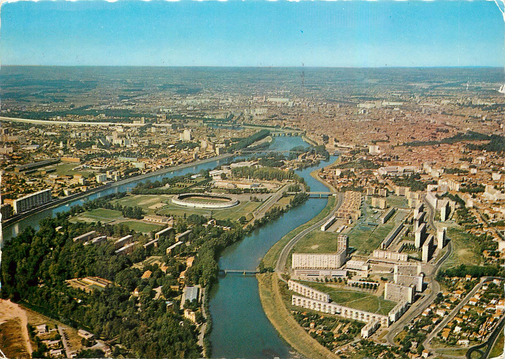 Toulouse - La Ville Rose — Vue aérienne sur la Cité d'Empalot, Le Stadium — Éditions d'Art LAGARIGHE Frères