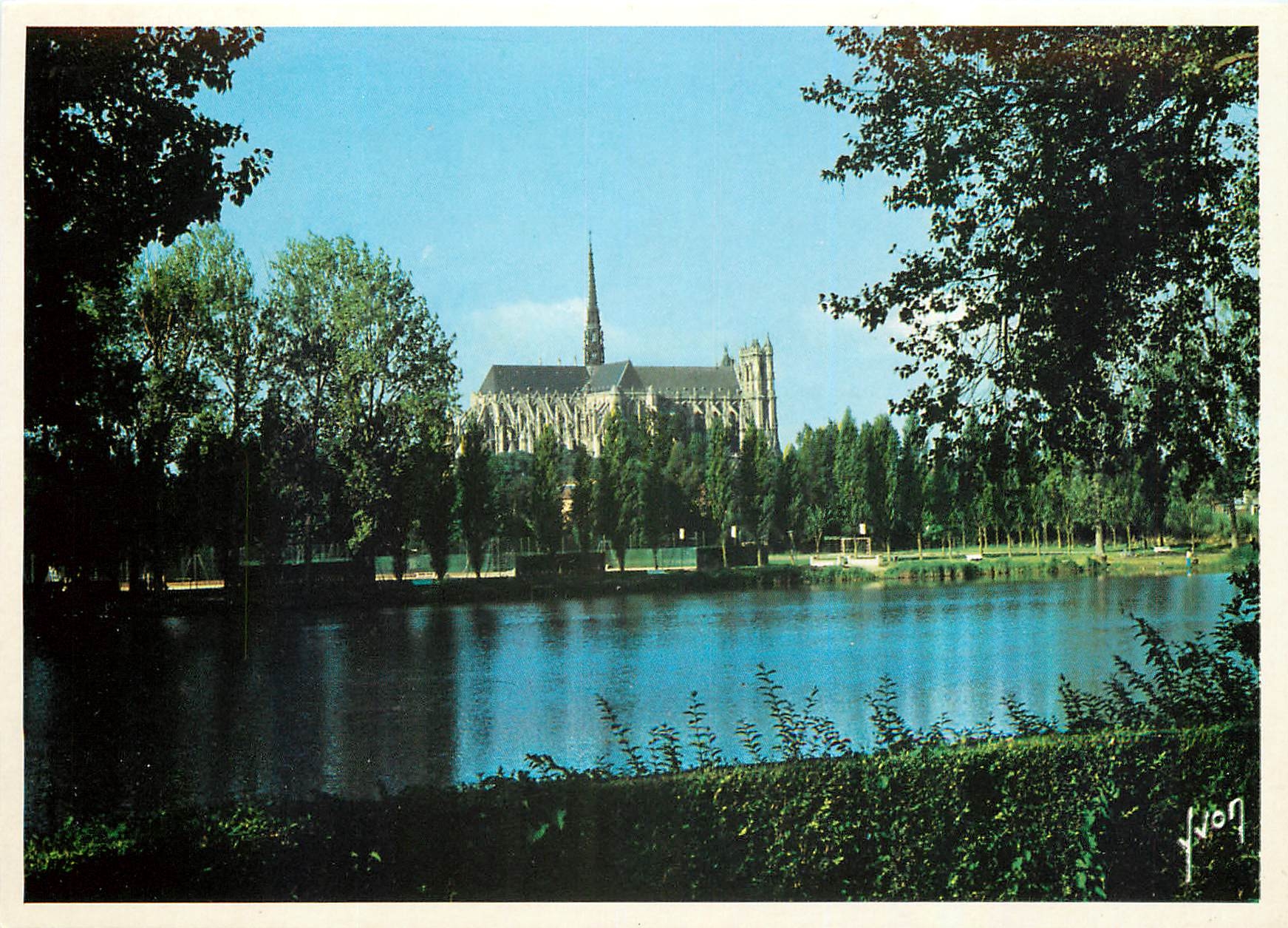 CPM Couleurs et Lumiere de France Amiens Somme La Cathedrale vue de l'Etang Saint Pierre 