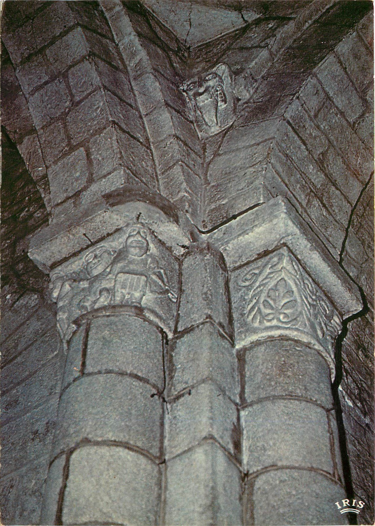 CPM Riom es Montagnes Eglise Saint Georges Chapiteau du transept 
