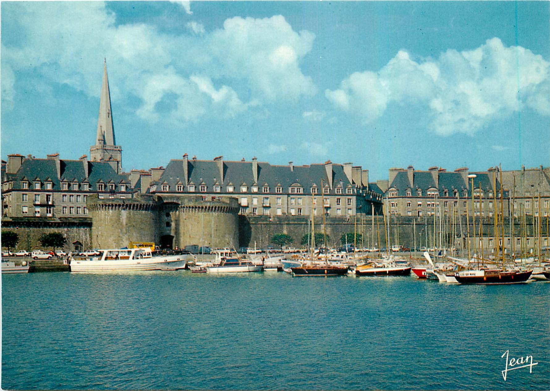 CPM La Bretagne Saint Malo I et V Le port des Yachts et la grande porte 