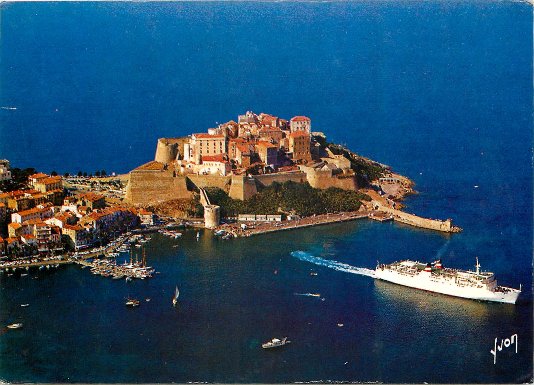 CPM Couleurs et Lumiere de France La Corse oasis de Beaute Calvi Sur son promantaire la Citadelle 
