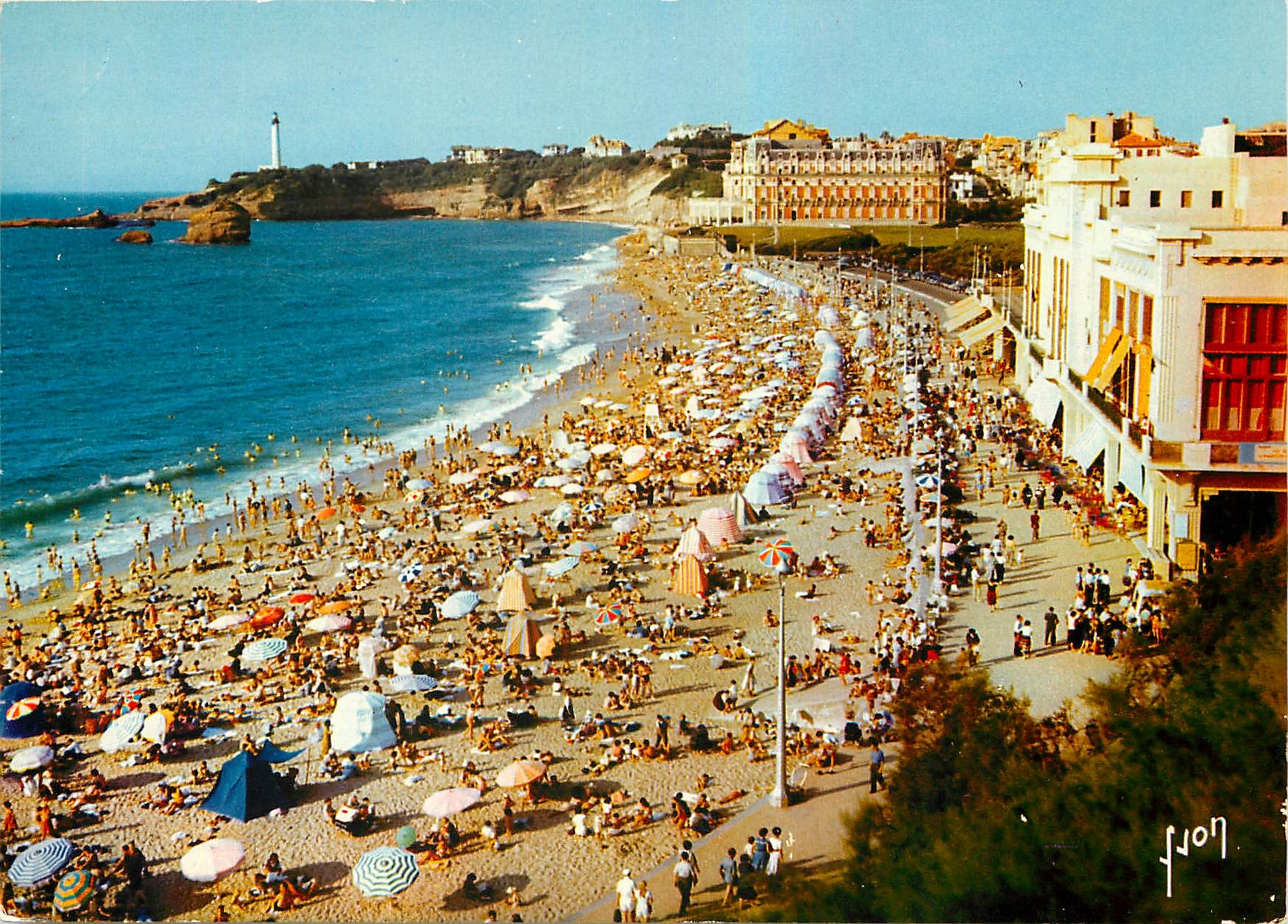 CPM Couleurs et Lumiere de France Biarritz Cote d'Argent Basses Pyrenees La Grande Plage 